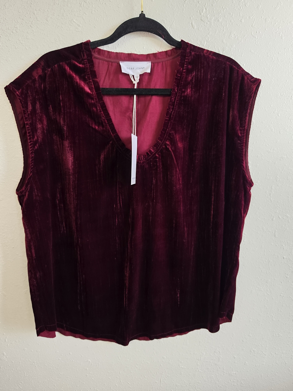 Dear John NWT L Burgundy Velvet V Neck Cap Sleeve Blouse Top Holiday - Picture 2 of 7